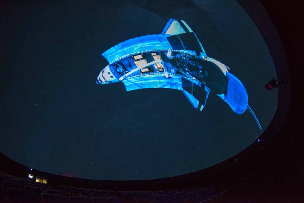 Planetarium: Astronaut (Hebrew)