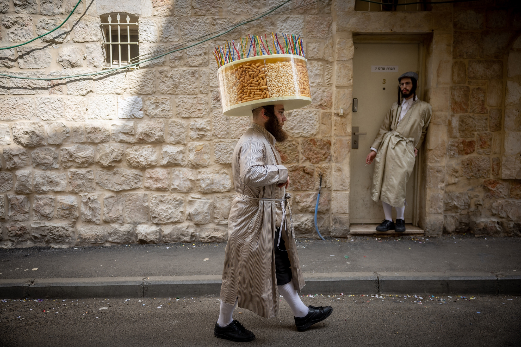 תחפושת פורים בשכונת מאה שערים, ירושלים. צילום: יונתן זינדל