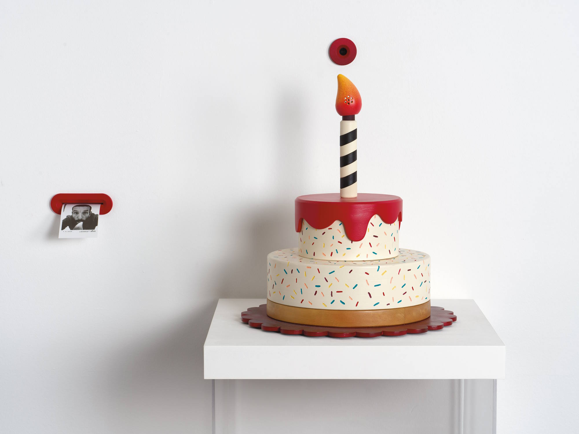 טל מור סיני (עיצוב) שחר גייגר ויובל כהן (ביצוע אינטראקציה), משאלה מצולמת, 2015. צילום: אבי אמסלם