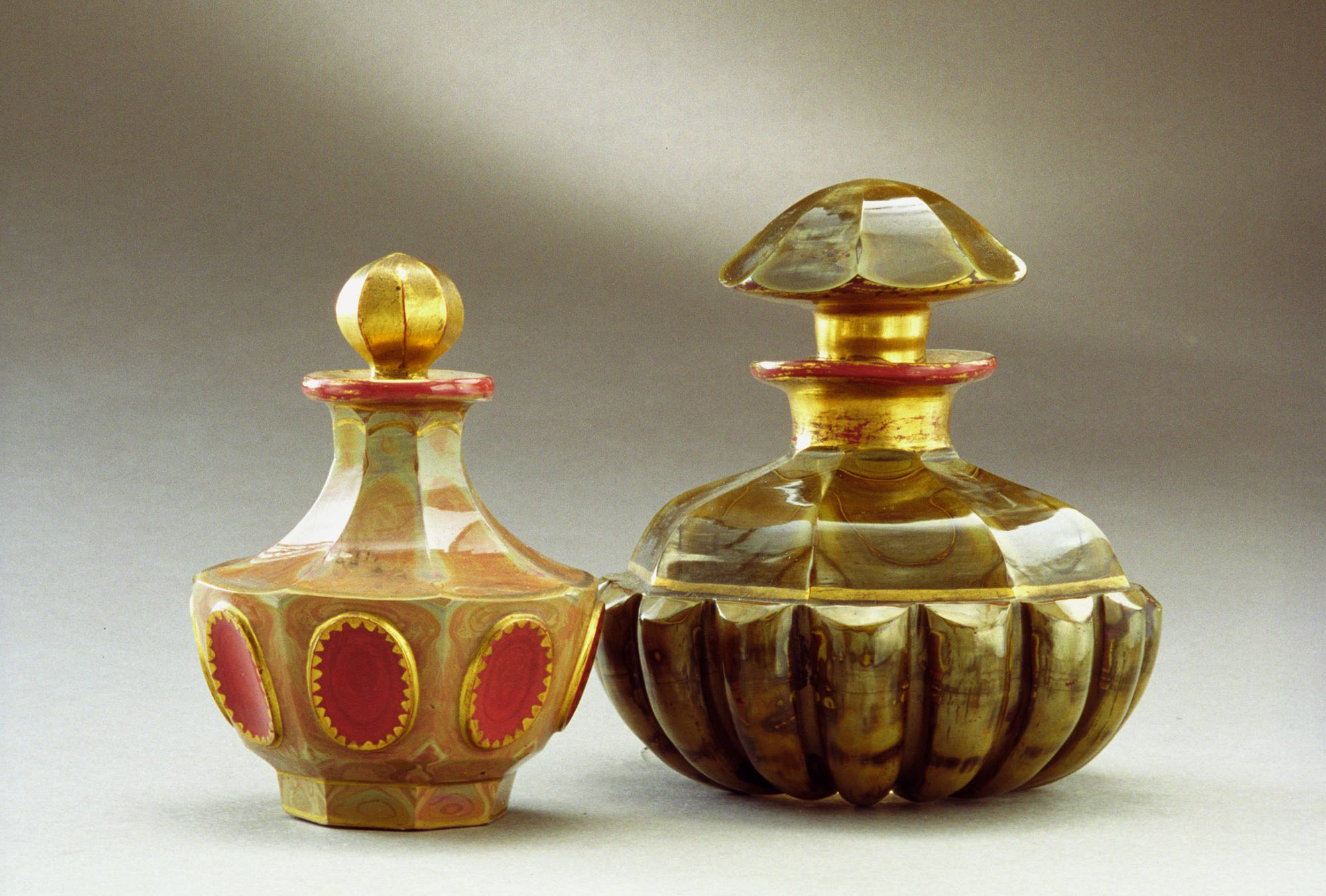 Scent flasks of lithyalin glass attributed to Friedrich Egermann (1777-1869), Bohemia, 1825-1835. Photo: Leonid Padrul
