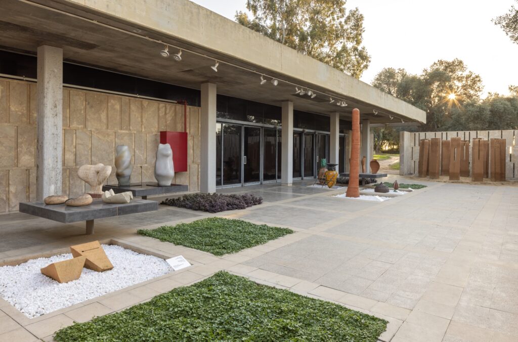 חצר ביתן הקרמיקה המחודשת, צילום: אלעד שריג