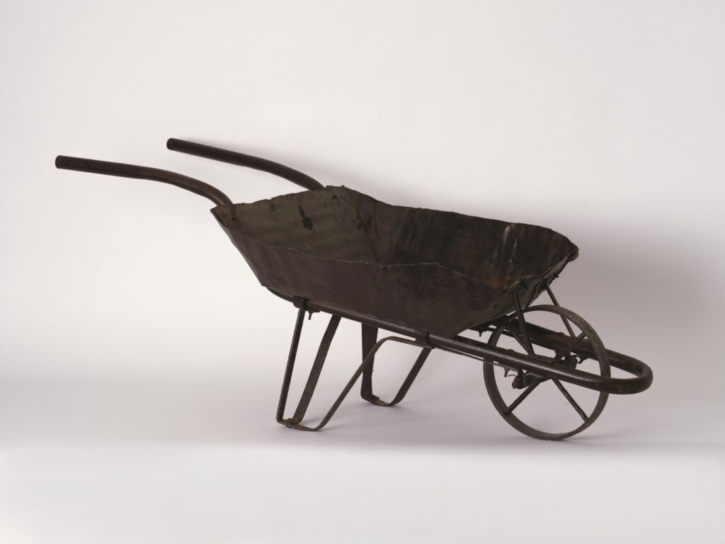 "הַסֵּפֶר צריך לעבוד" – כלי עבודה ובעלי מלאכה ביצירותיו של מאיר שלו, סיור לקהל הרחב בתערוכה