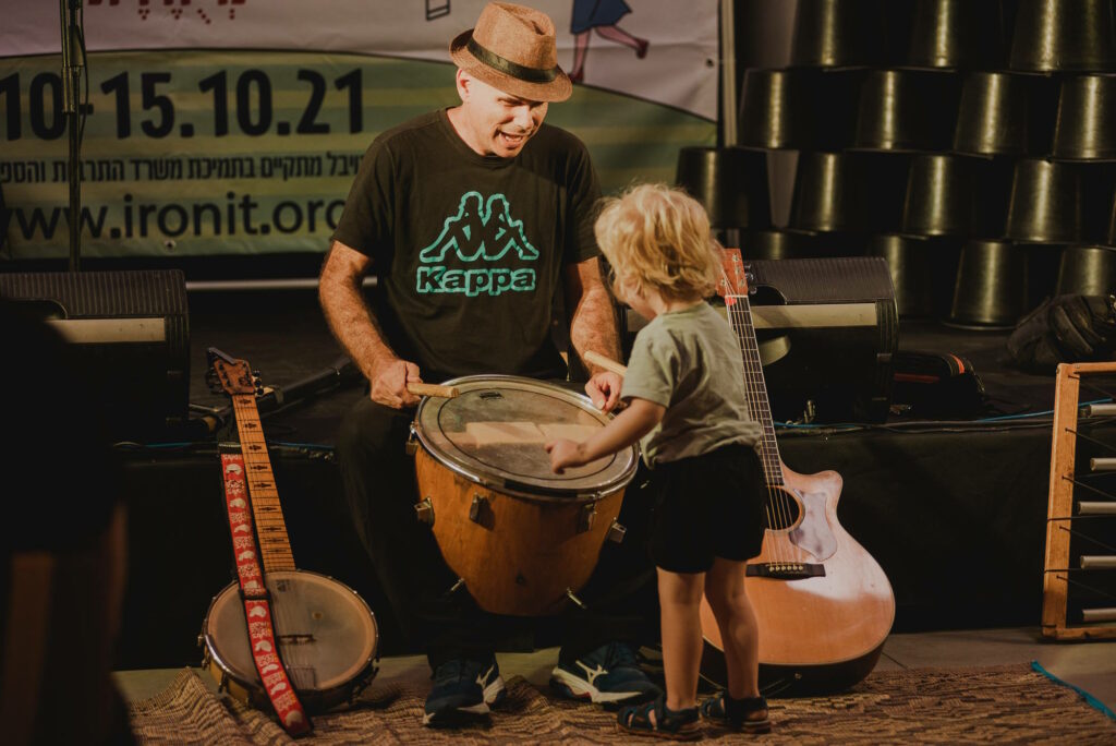 "דּוֹ רֶה מָה" עם המוזיקאי חגי רז + סיור מודרך - עץ או פלי?