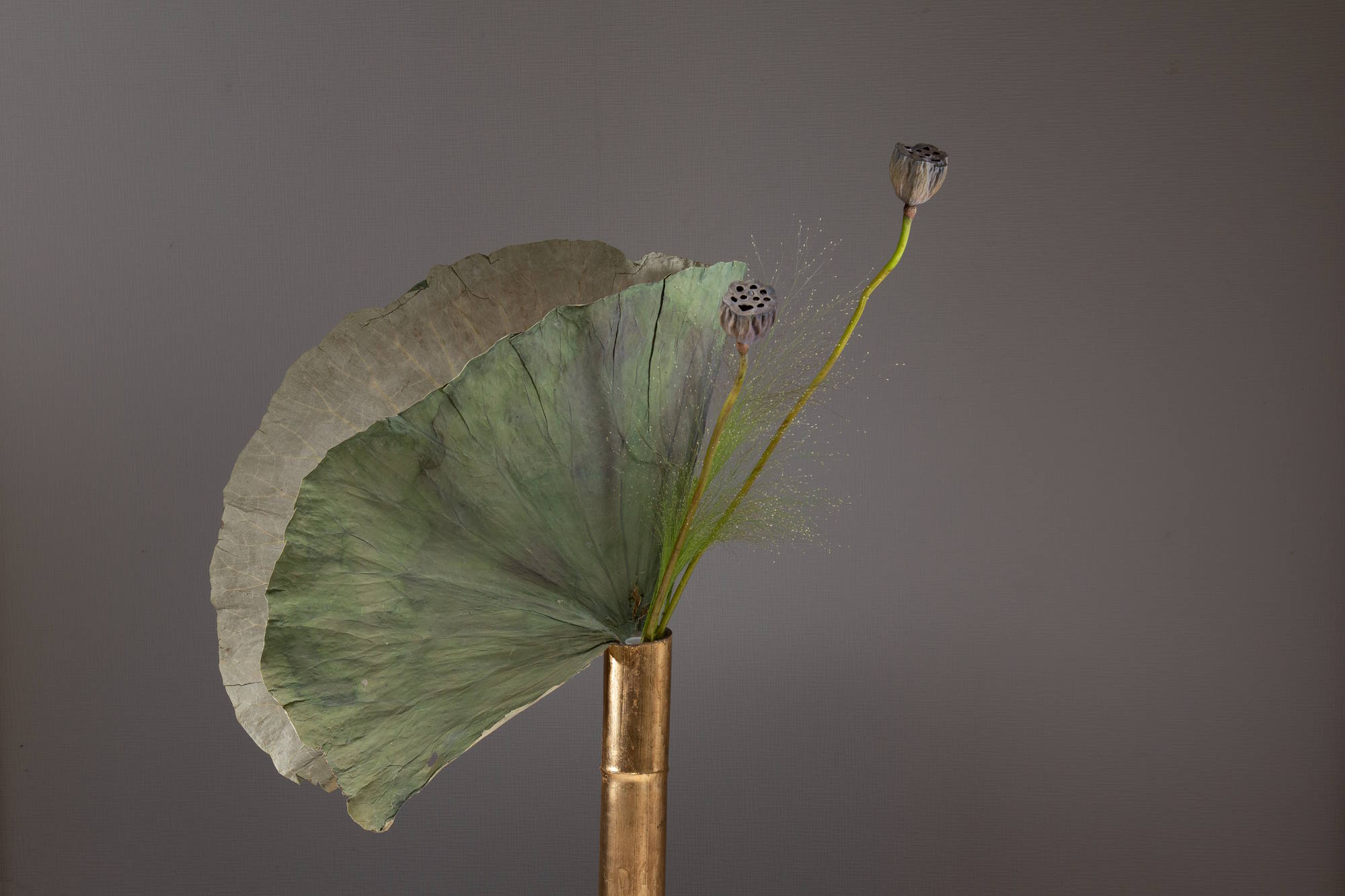 Mirit Weinstock, Let me be your summer breeze, 2024. Bamboo, gold leaves, lotus, Panicum. Photo: Yoshiyuki  Sano