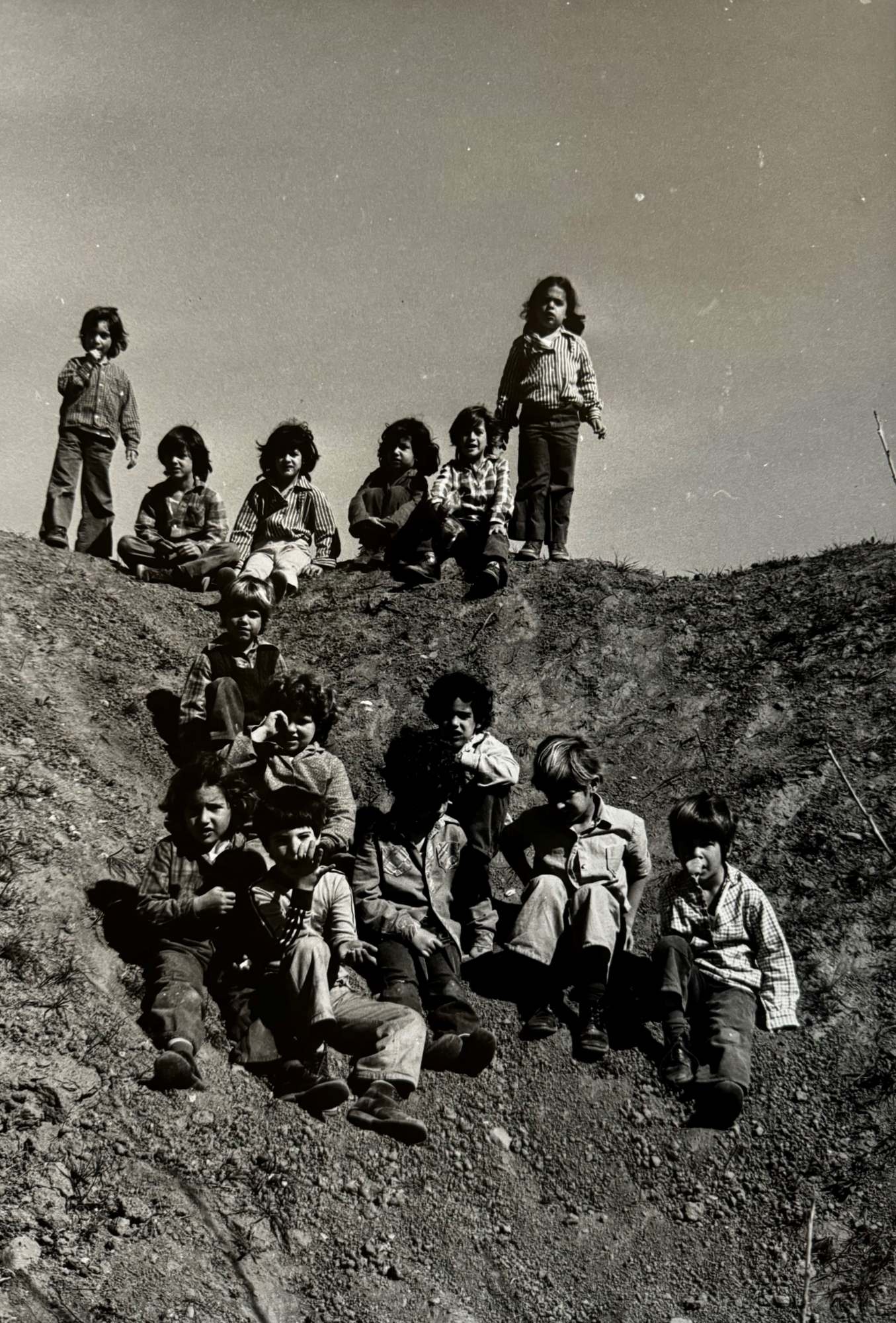 קבוצת אלמוגים. ניר עוז. 1976 בקירוב. צילום: יוכבד ליפשיץ