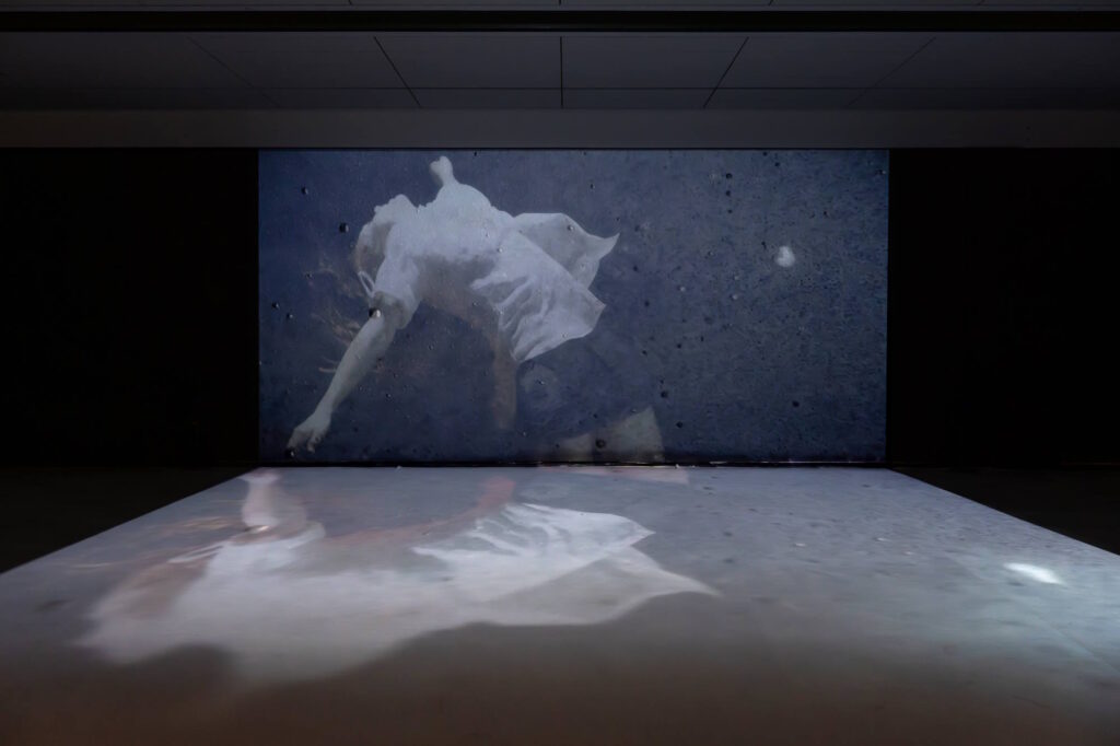 Lee Yanor, COME ABOUT, Video Installation. Installation view. Photo: Daniel Hanoch