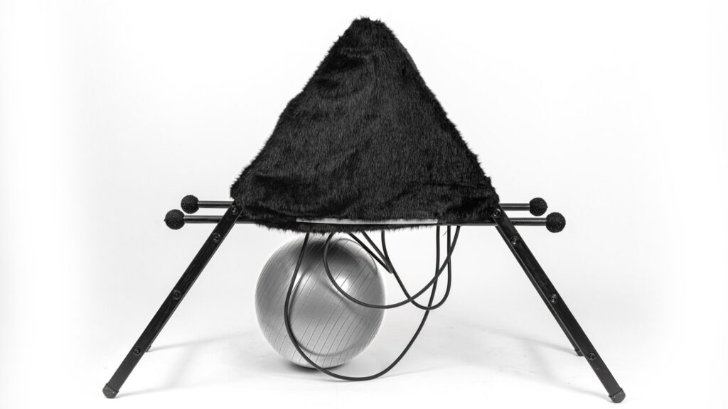 טסי כהן פפר, דבר מס 3 מתוך הסדרת "סולמות", 2017-20, צילום: דניאל חנוך