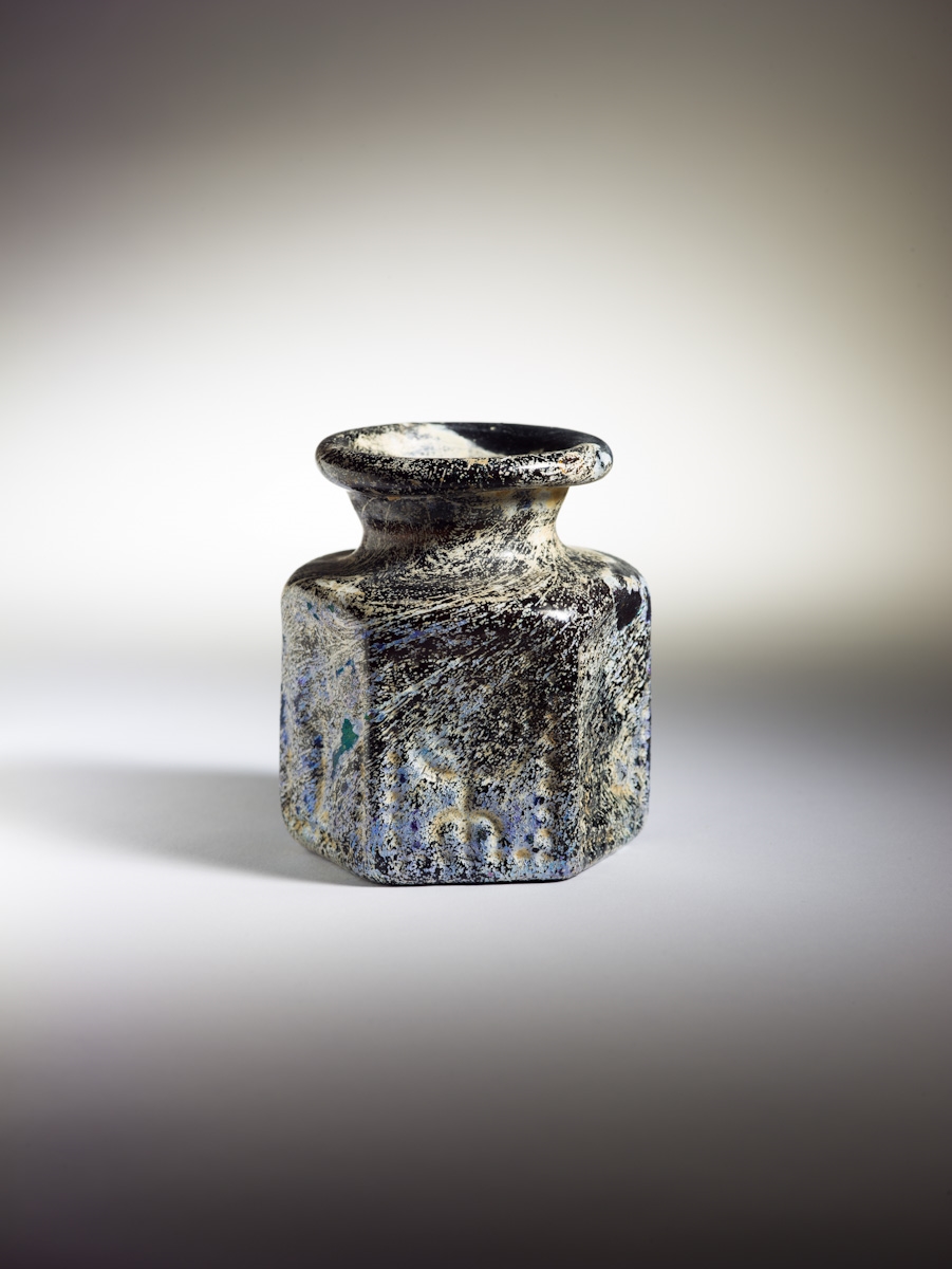 Byzantine pilgrim vessel with Jewish symbols Jerusalem, 6th–7th centuries CE (Byzantine period). Photo: Leonid Padrul