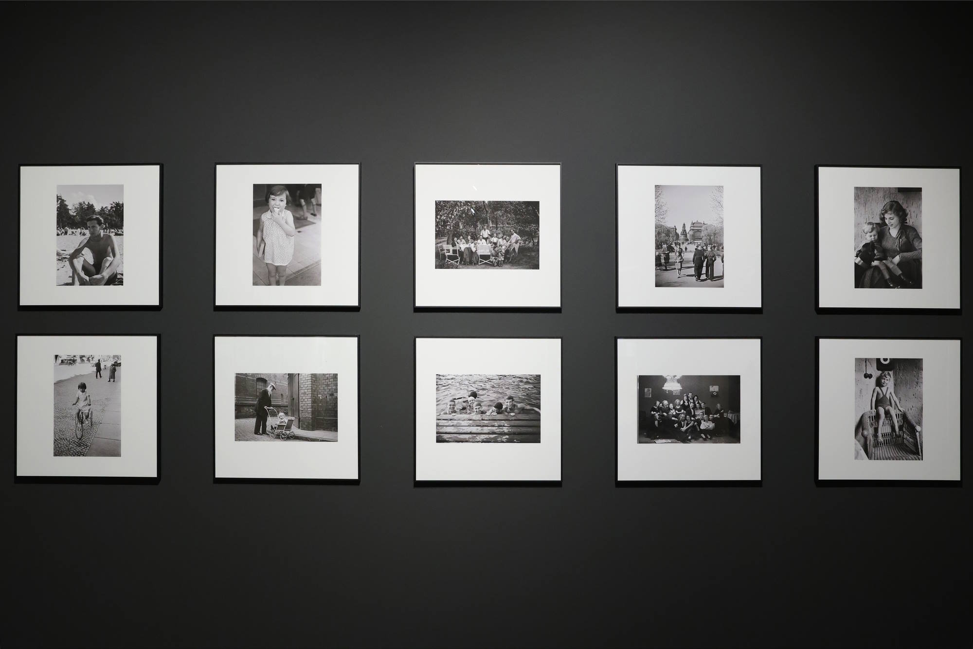 האחים חנקין: זיכרונות מקבילים. מראה הצבה בביתן רוטשילד. צילום: דנה קופל