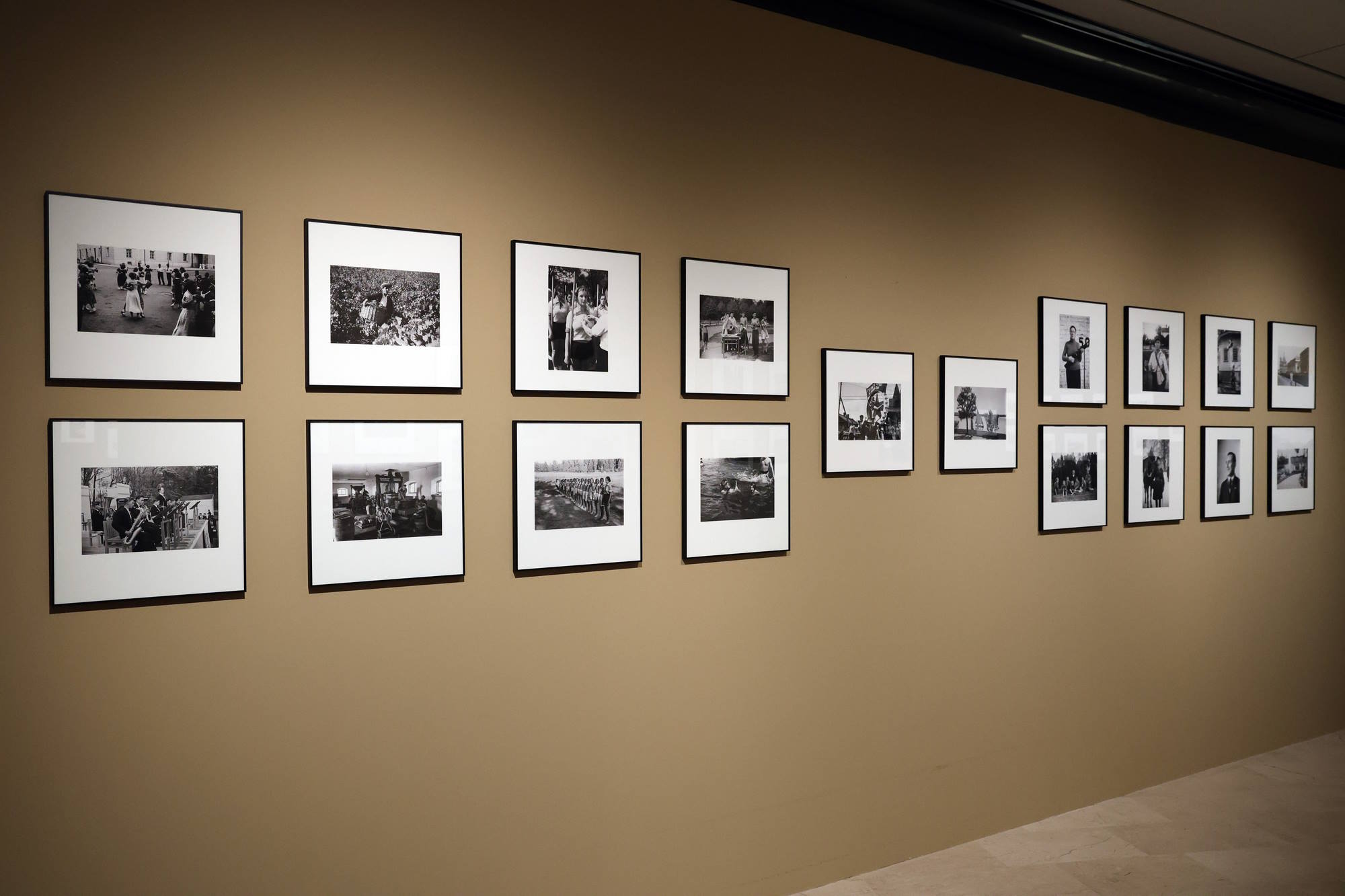 האחים חנקין: זיכרונות מקבילים. מראה הצבה בביתן רוטשילד. צילום: דנה קופל