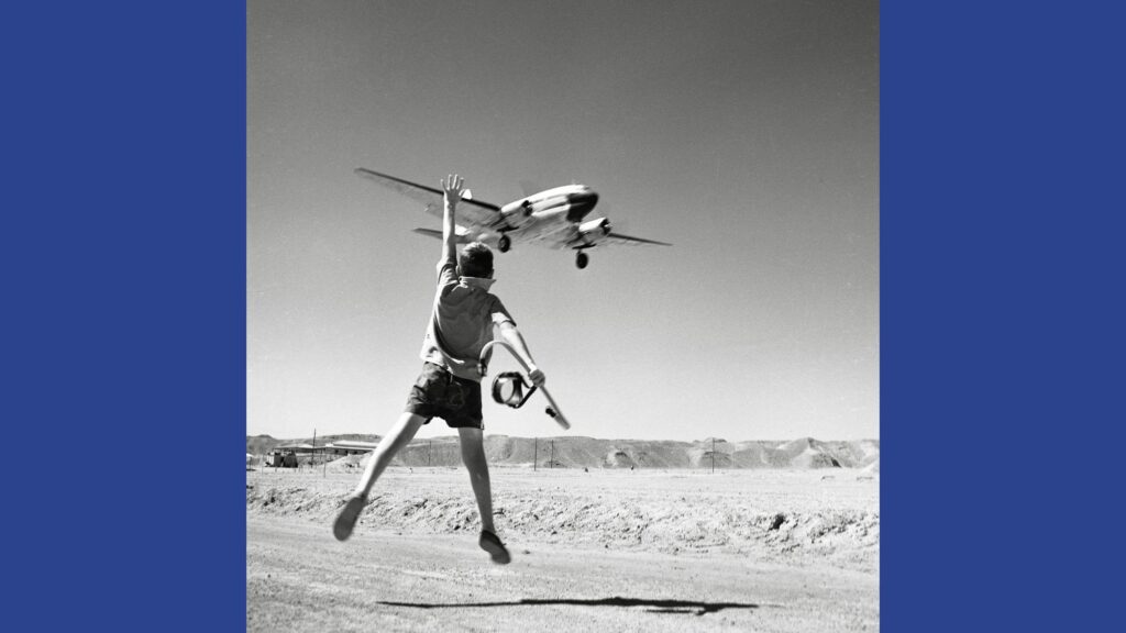 דני בראון בנו של ורנר, אילת, אפריל 1965. צילום: ורנר בראון