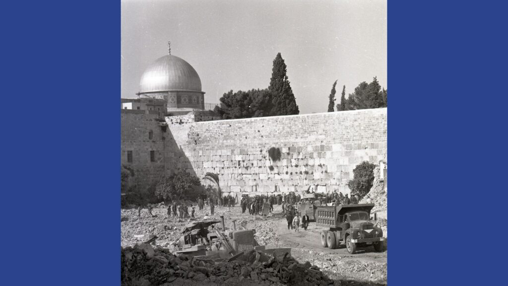 פינוי רחבת הכותל המערבי, 1967. צילום: ורנר בראון