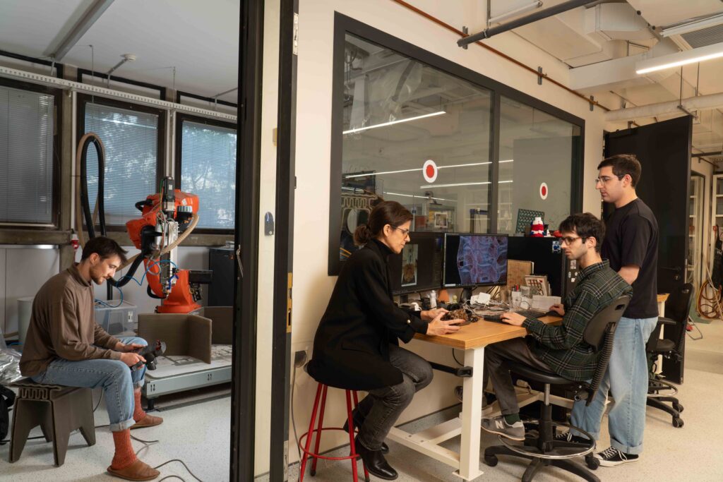 מעשים וימים, ביקור סטודיו: Disrupt.Design Lab